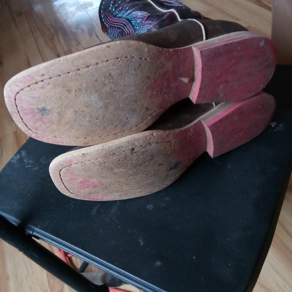 Ariat boots - Picture 2 of 5